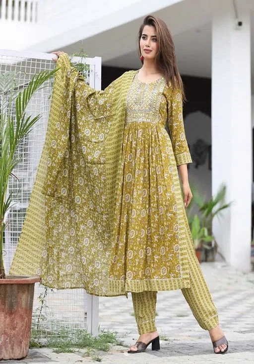 Nayara Cut Plus Size Cotton Printed Kurti With Pant and Dupatta Set